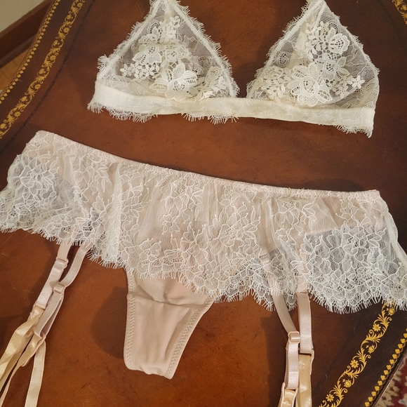 Lingerie Set Size M - Picture 5 of 12